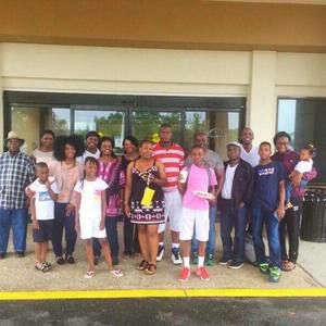 Meet your Posher, Ewanou